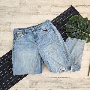 American Eagle 90s Boyfriend Jeans Light Wash Distressed Size 16